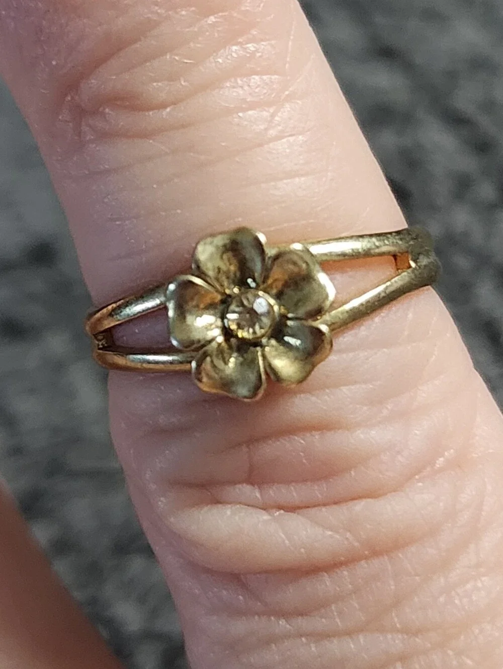 Goldtone Flower Crystal Accent Toe Ring